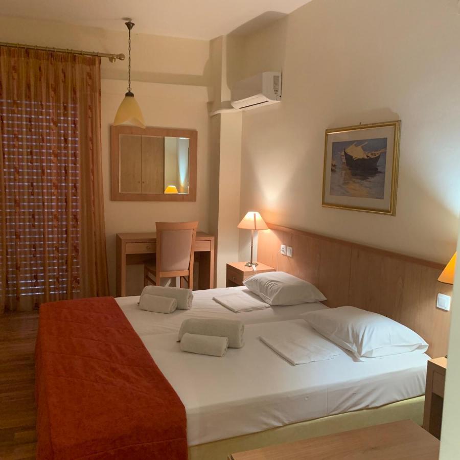 Saronis Hotel 3*