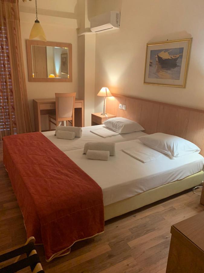 Hotel Saronis 3*
