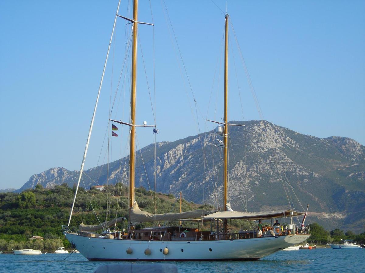 Saronis Hotel 3*