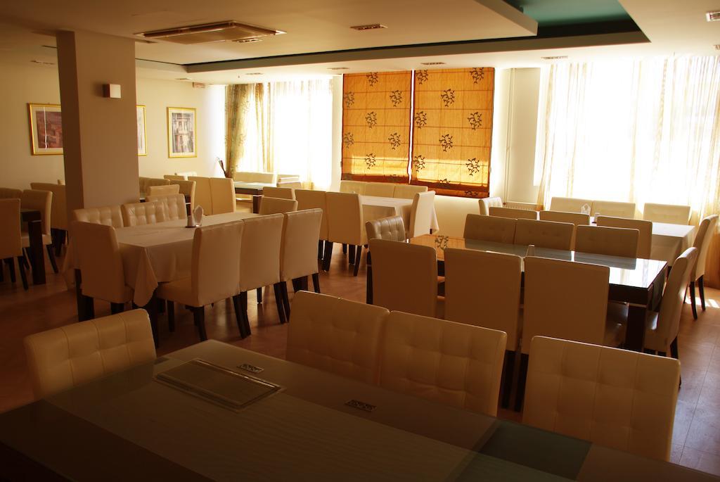 Hotel Saronis