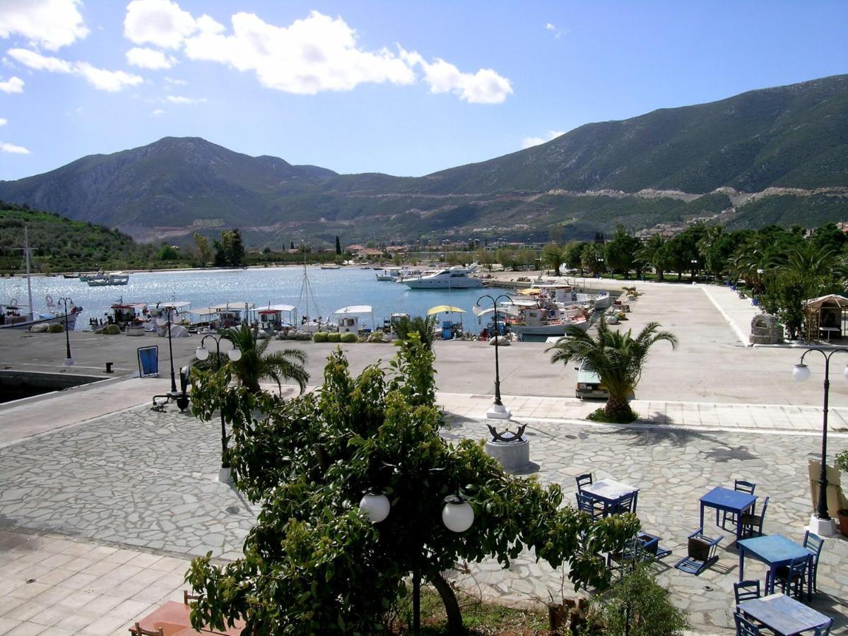 Otel Saronis